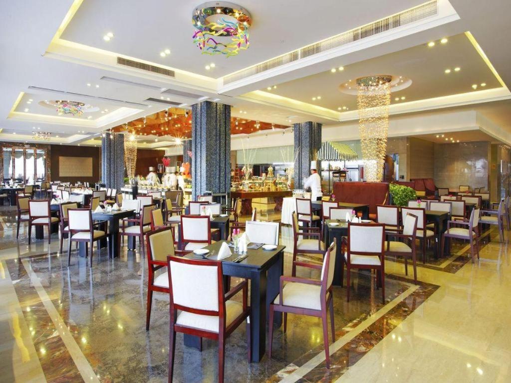 Eurasia Convention International Hotel Ухань Экстерьер фото