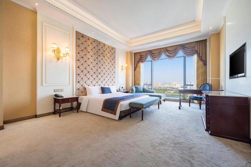 Eurasia Convention International Hotel Ухань Экстерьер фото