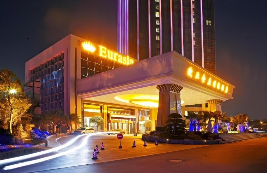 Eurasia Convention International Hotel Ухань Экстерьер фото