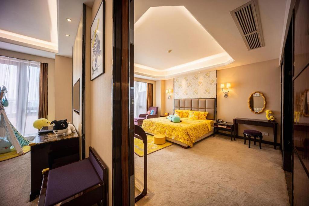 Eurasia Convention International Hotel Ухань Экстерьер фото
