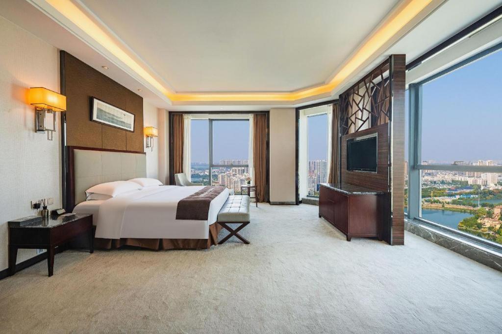 Eurasia Convention International Hotel Ухань Экстерьер фото