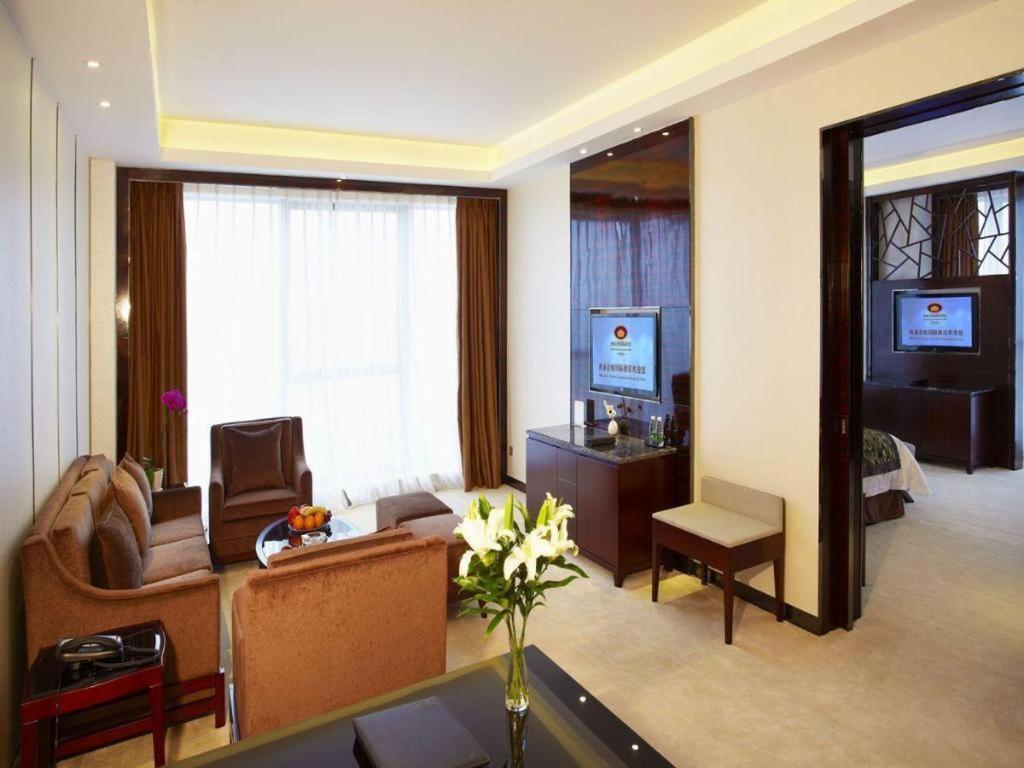 Eurasia Convention International Hotel Ухань Экстерьер фото