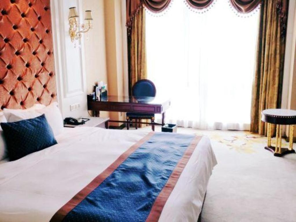Eurasia Convention International Hotel Ухань Экстерьер фото