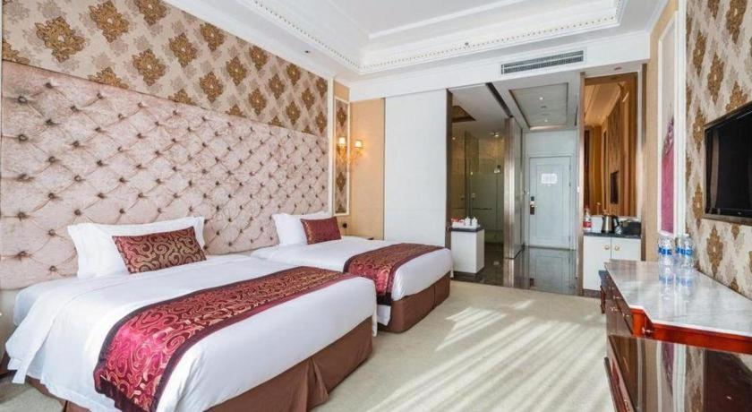 Eurasia Convention International Hotel Ухань Экстерьер фото