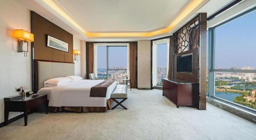 Eurasia Convention International Hotel Ухань Экстерьер фото
